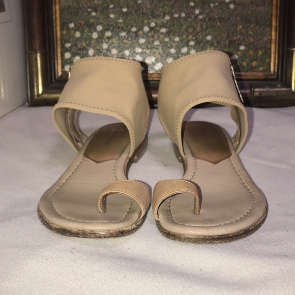 Donald J Pliner Lily Stretch-Ankle Flat Sandal - Picture 2 of 11